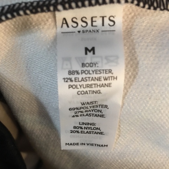 LIKE NEW Assets by SPANX Faux Leather Snake Print Slimming Shaping Leggings - Picture 7 of 9